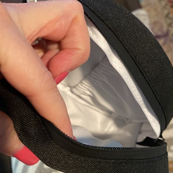 NWOT Dr Dre Beats Case, Charger, Manuels ,Sticker & Carabiner - Picture 3 of 8